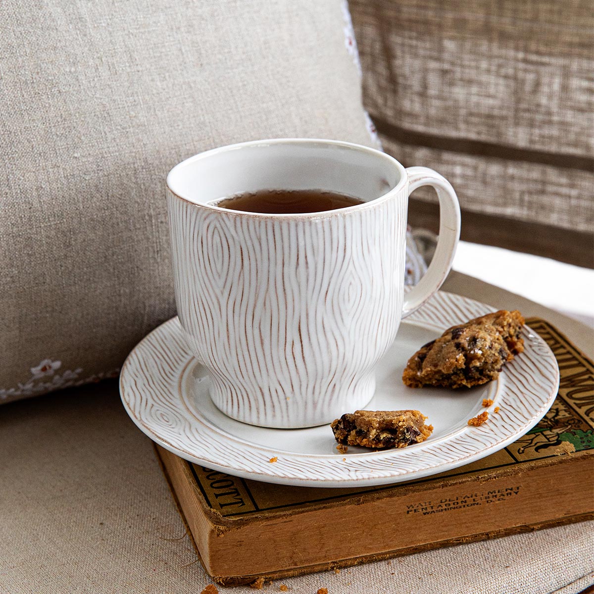 Juliska Blenheim Oak Mug - Whitewash - La Petite Maison