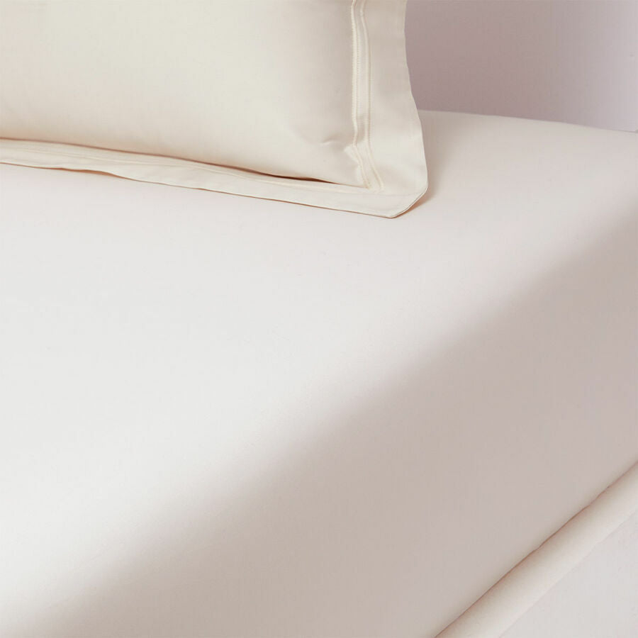 Yves Delorme Triomphe Fitted Sheet - Nacre