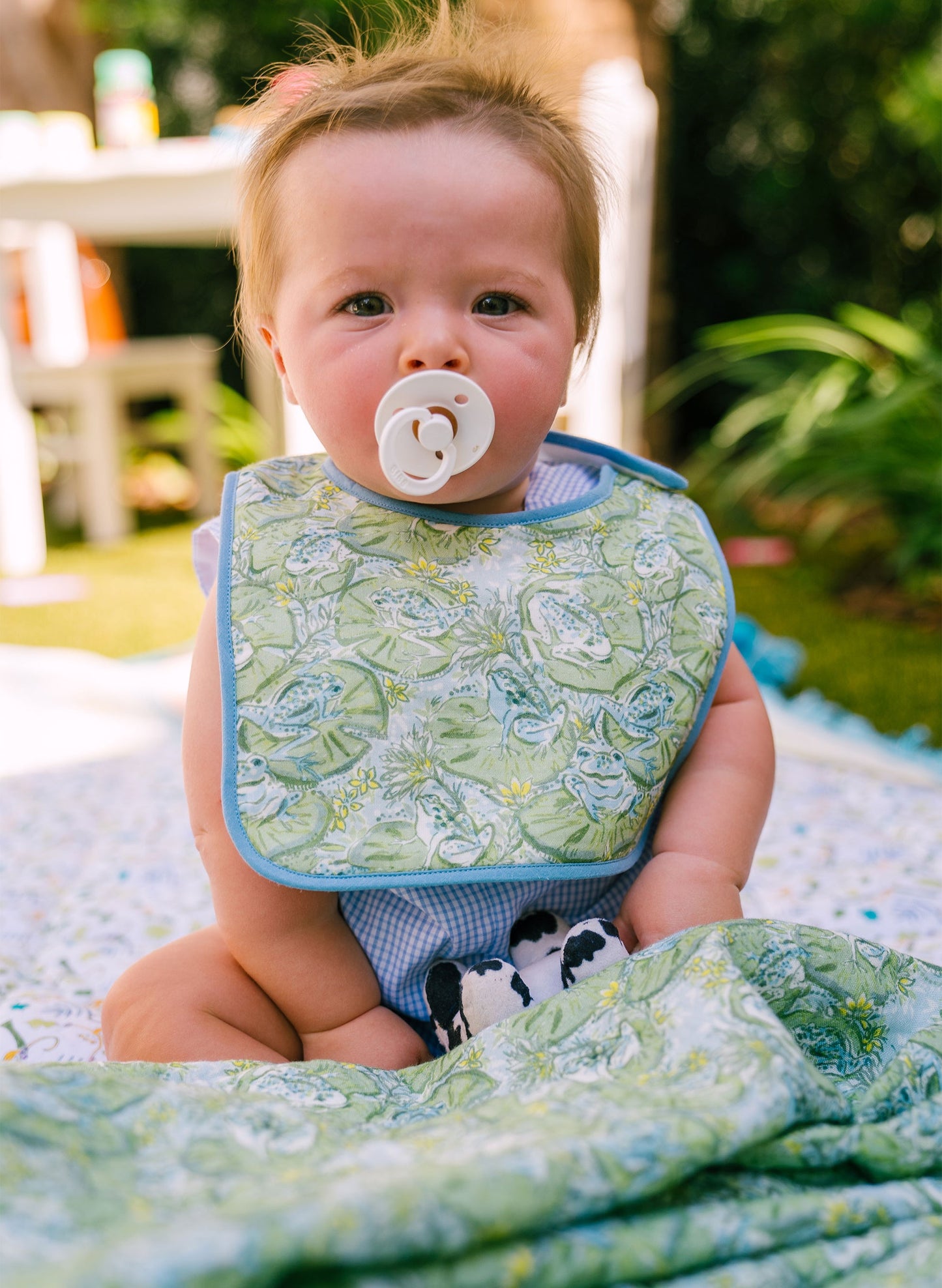 Timo & Violet Hoppy Place Bib