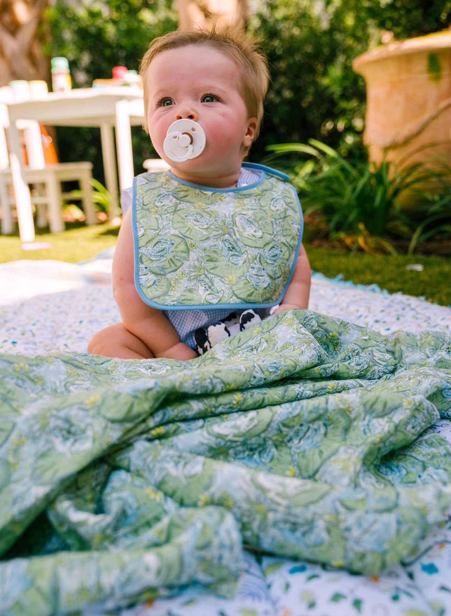 Timo & Violet Hoppy Place Shawl Blanket