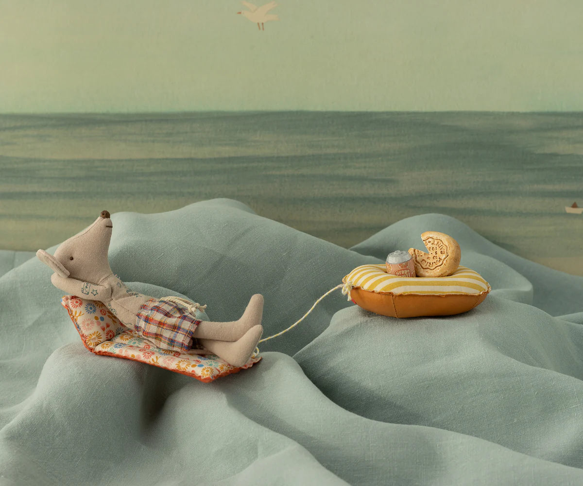 Maileg Beach Dad Mouse with Air Mattress -Flower