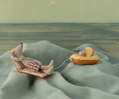 Maileg Beach Dad Mouse with Air Mattress -Flower