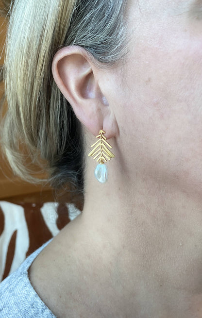 Pearl earrings with matte gold pine needle post