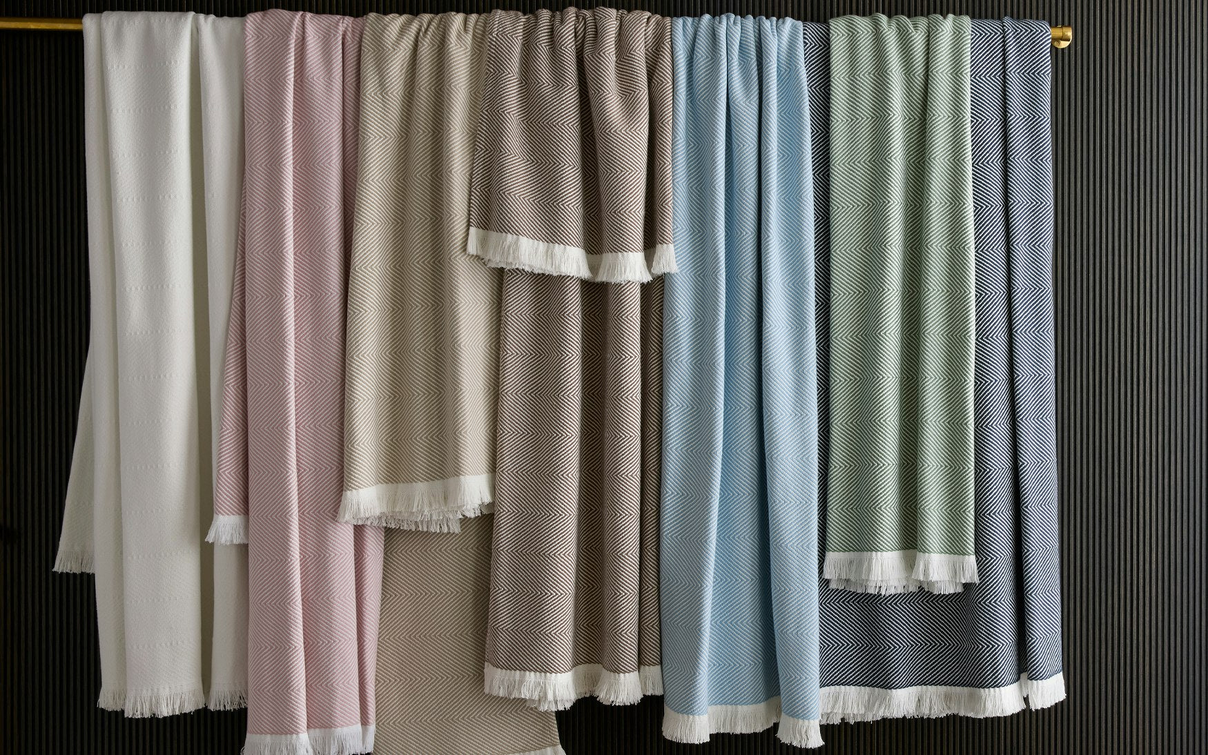 Matouk Leo Oversize Throw - 60x90