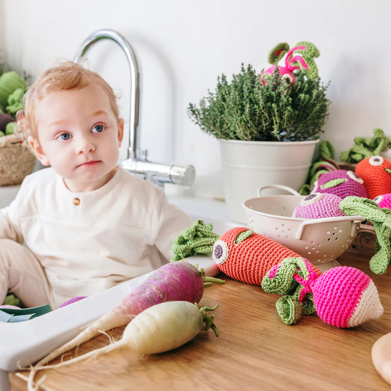 MyuM Radish Rattle - La Petite Maison