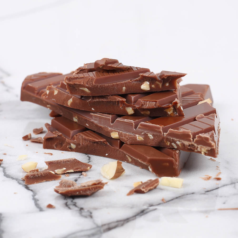 Le Chocolat des Français Marie Antoinette Milk Chocolate & Almond Bar