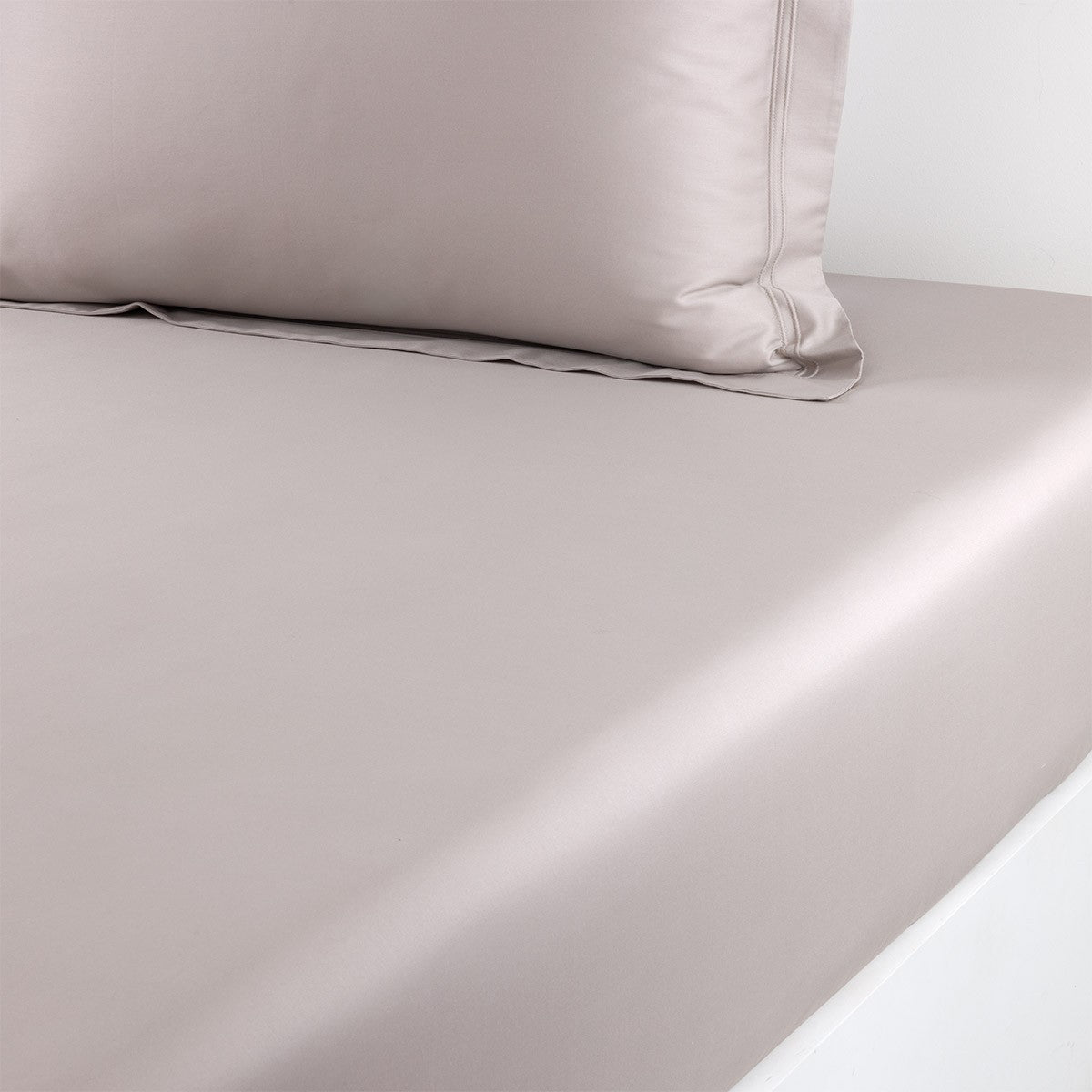 Yves Delorme Triomphe Fitted Sheet - Loutre