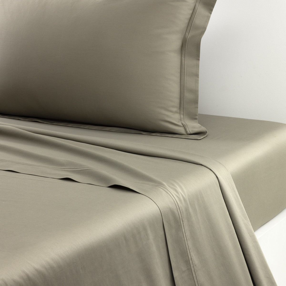 Yves Delorme Triomphe Flat Sheet - Kaki